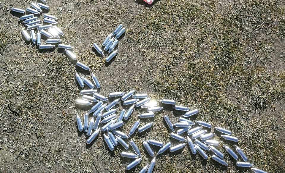 Fremover sidestilles lattergas med narkokørsel