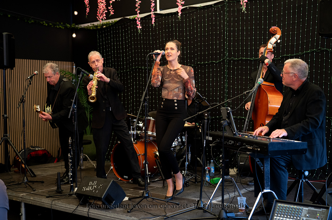 Video: Musik lige til at blive glad i låget over