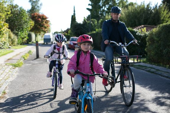 Få skolebørnene ud af bilerne