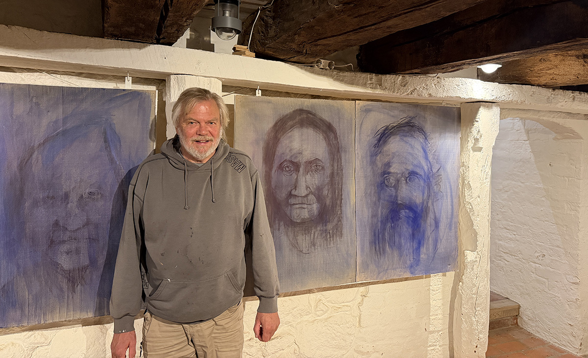 Kunst i tusmørke: Ny udstilling på Bispegården udforsker mørke og lys