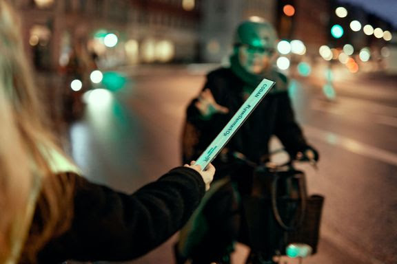 9 ud af 10 bilister har svært ved at se fodgængere og cyklister i mørke