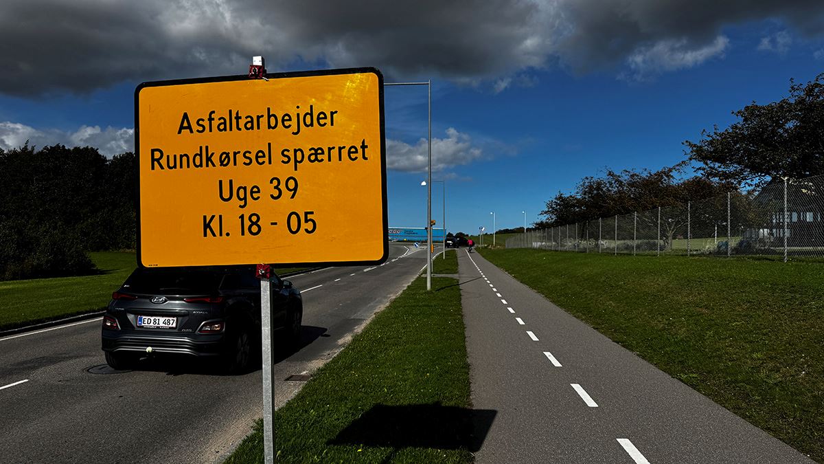 Rundkørsel spærres om natten på grund af asfaltarbejde