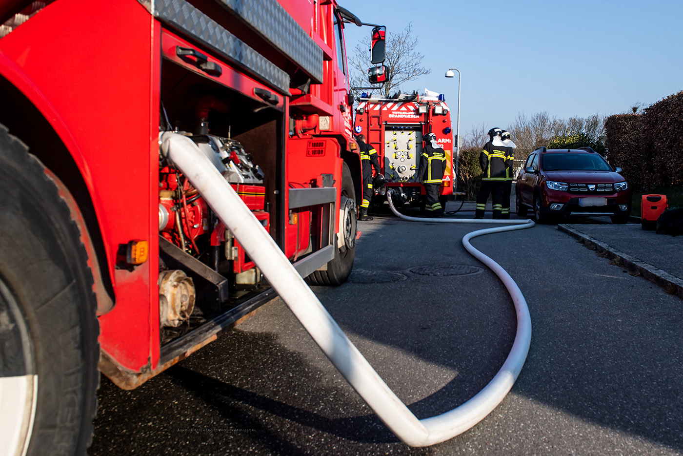 Brand i skur nåede at brede sig til husets tag