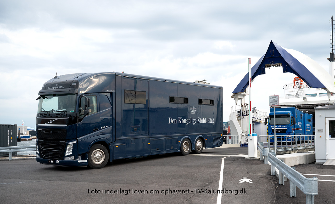 Kongeparrets karet og heste hjem med Samsølinjen