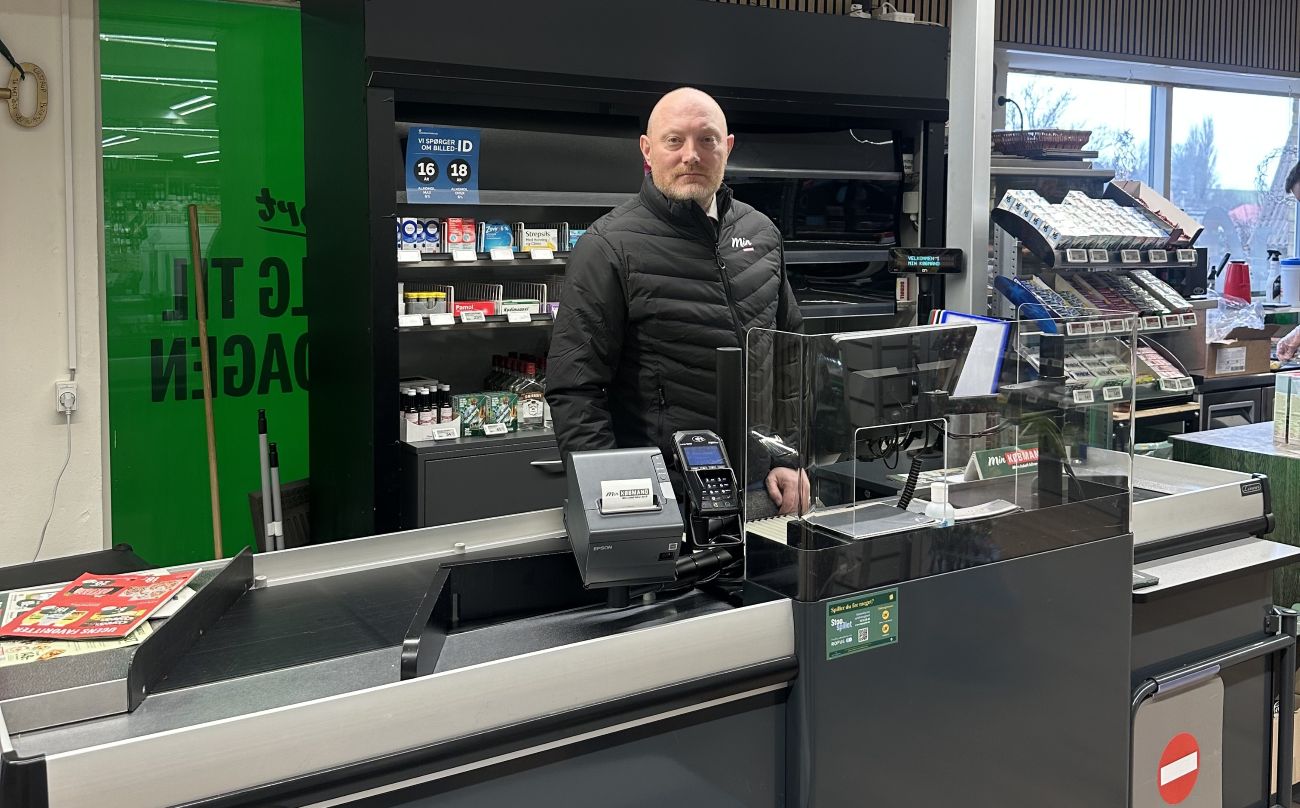 Købmand stepper op for sit personale: Tal pænt til de ansatte