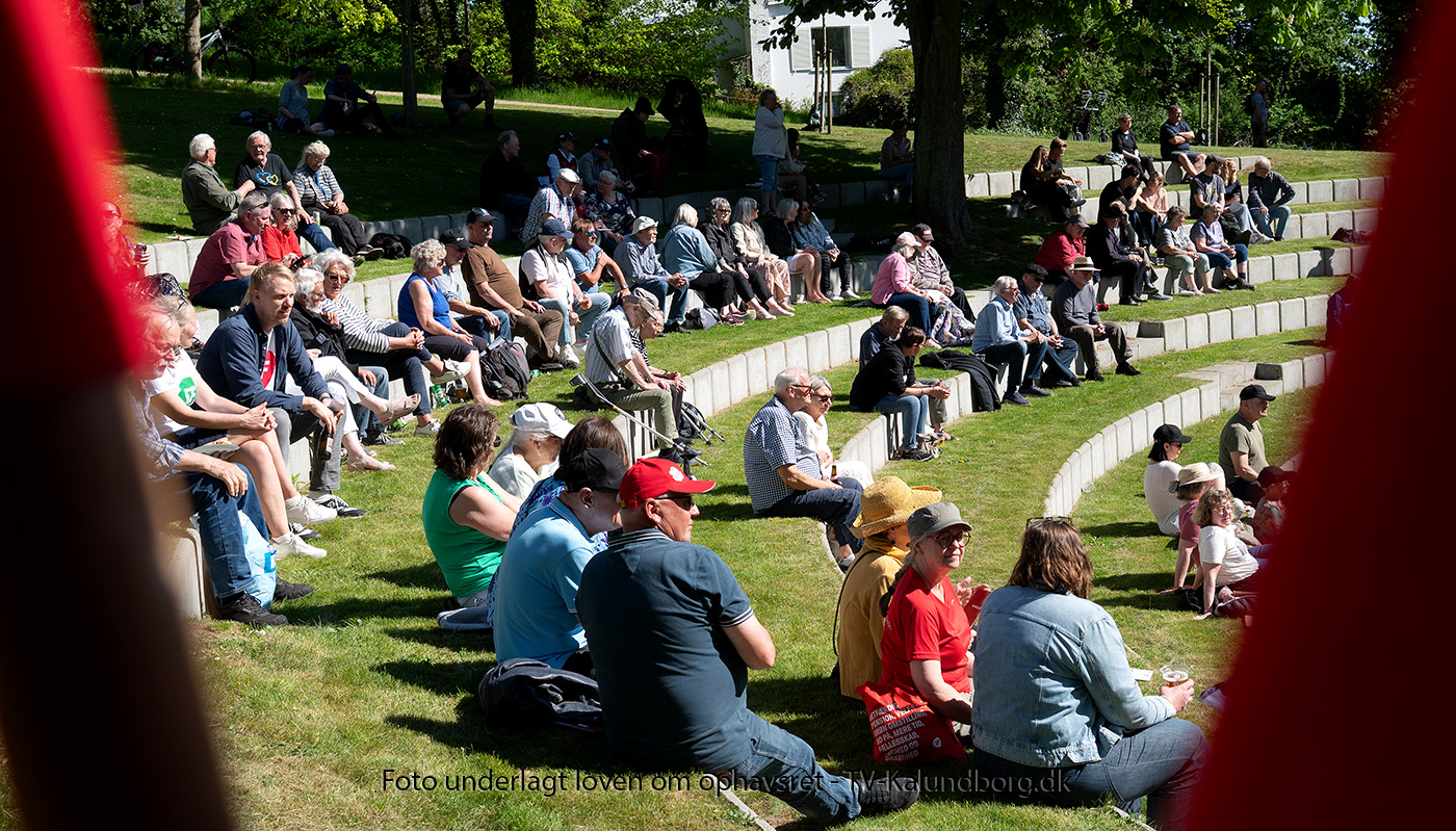Sol og politiske taler i Gryden