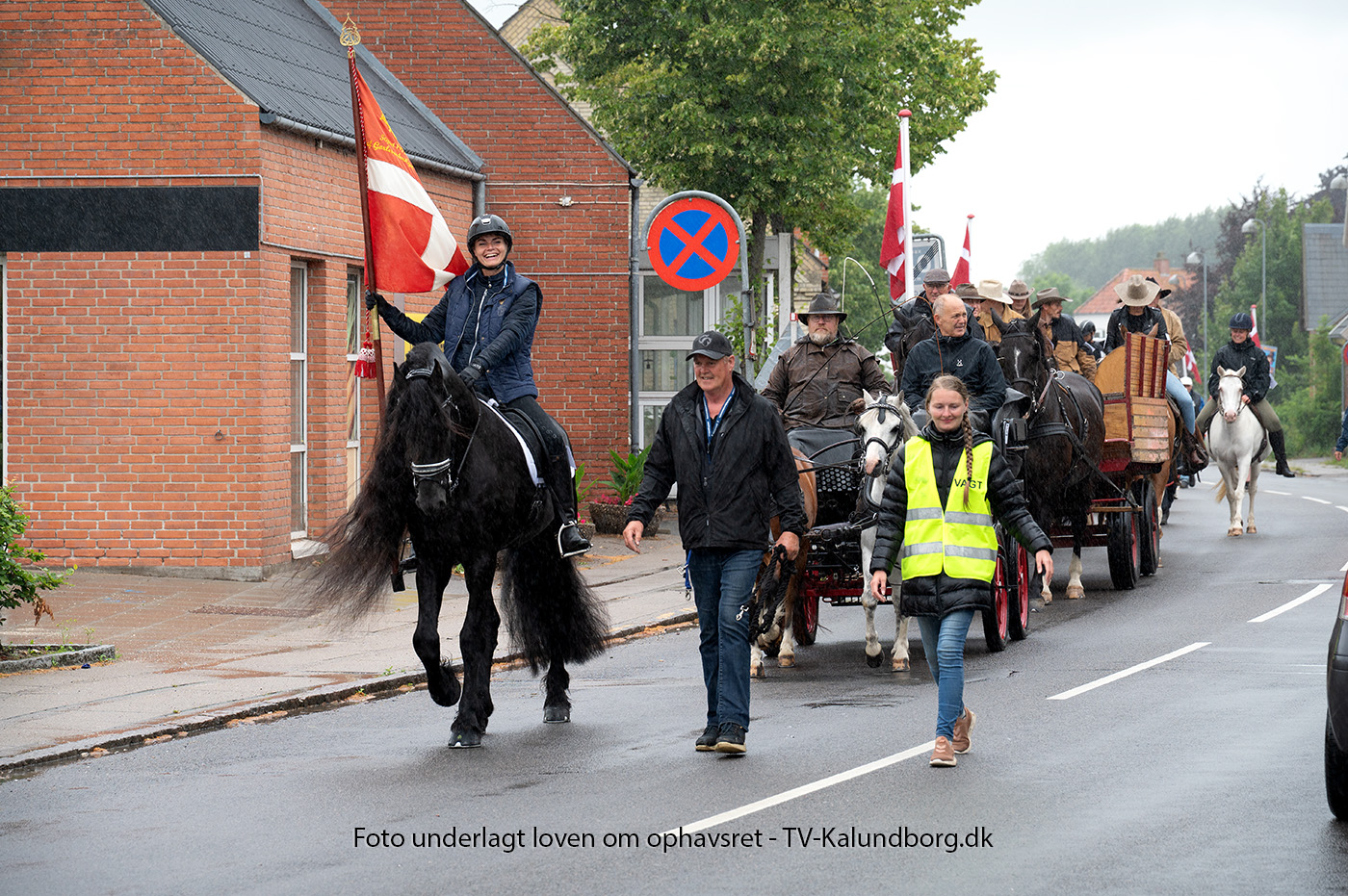 Billedserie: Våd start på det store hesteskue og kræmmermarked